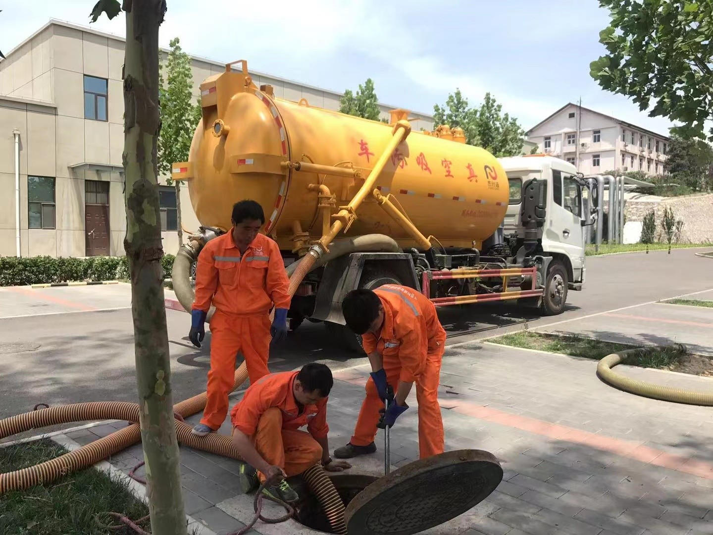望牛墩镇化粪池清理与5-8吨吸粪车施工效率分析